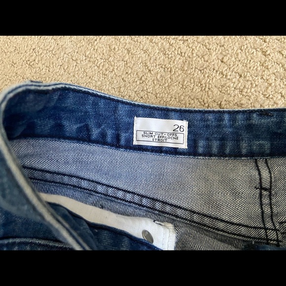 Gap Distressed Cut-Off Jean Shorts in size 26 - Picture 2 of 3